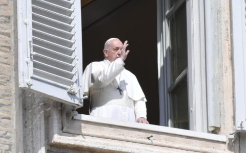 Tutta la Chiesa in preghiera con Papa Francesco