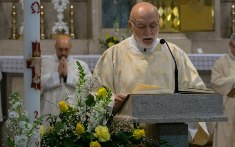 Cambia l’orario delle Messe feriali
